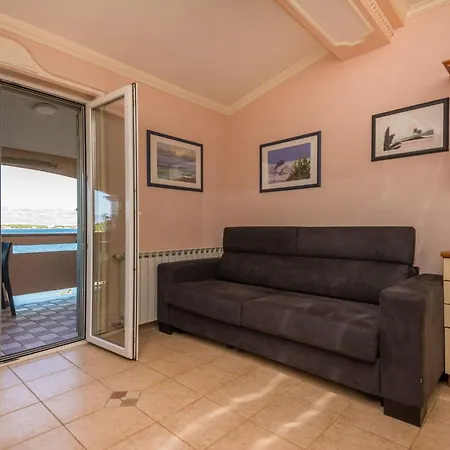 Weiss 1 By Interhome * Vir