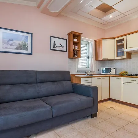 Weiss 1 By Interhome