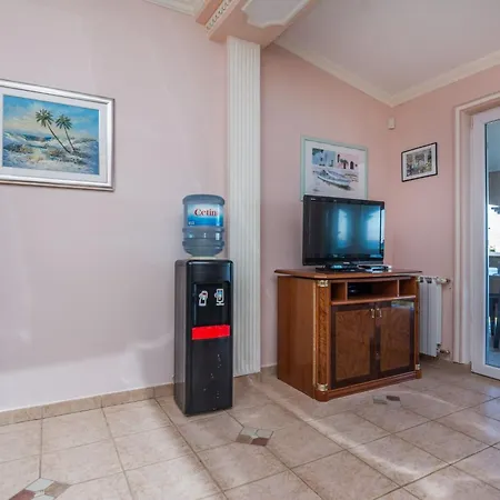 Weiss 1 By Interhome 维尔