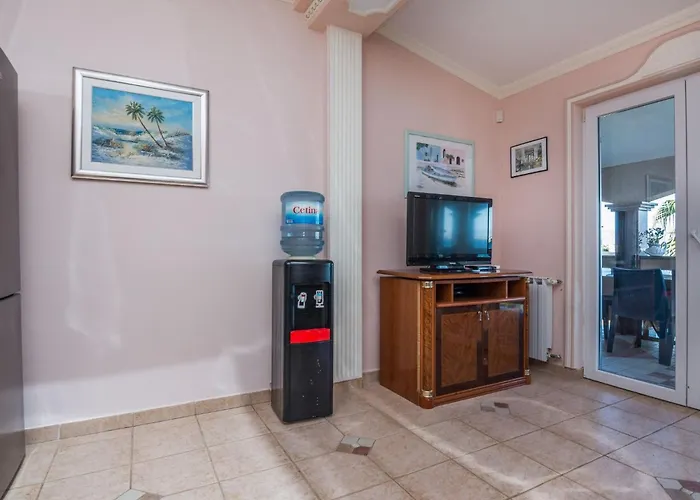 Weiss 1 By Interhome Vir