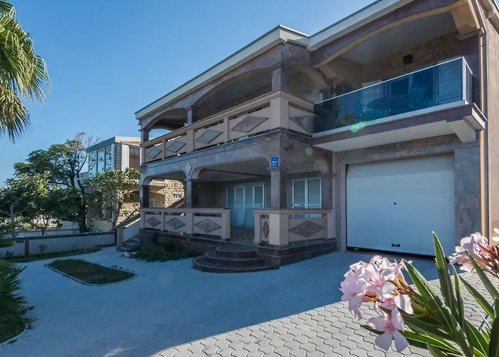 Weiss 1 By Interhome Vir