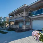 Weiss 1 By Interhome Vir