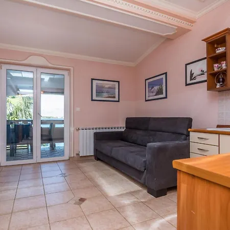 Weiss 1 By Interhome Apartman