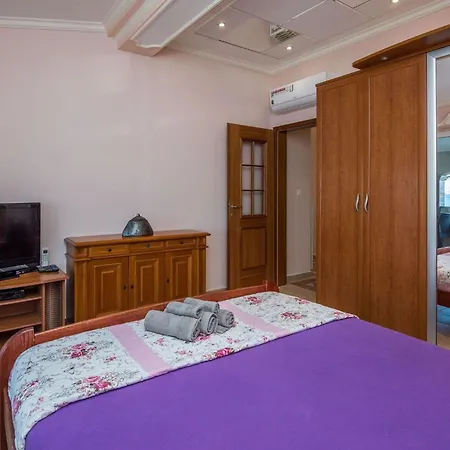 Weiss 1 By Interhome Apartman